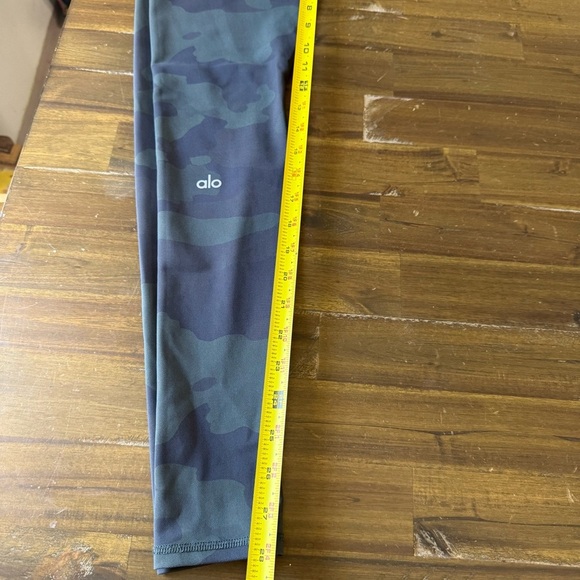 AloCamo High-Waisted Leggings - Picture 9 of 9